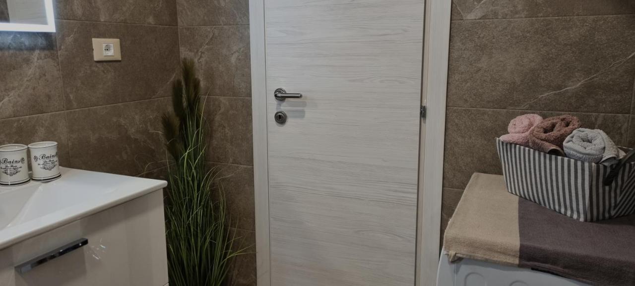 N&G Apartments 罗维尼 外观 照片
